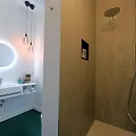 Stylish Flat Near Station And Center شقة