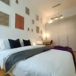 Stylish Flat Near Station And Center شقة