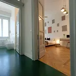 Stylish Flat Near Station And Center شقة *