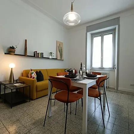 Stylish Flat Near Station And Center شقة كومو