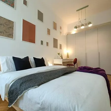 Stylish Flat Near Station And Center 아파트