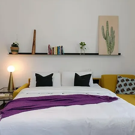 Stylish Flat Near Station And Center شقة كومو