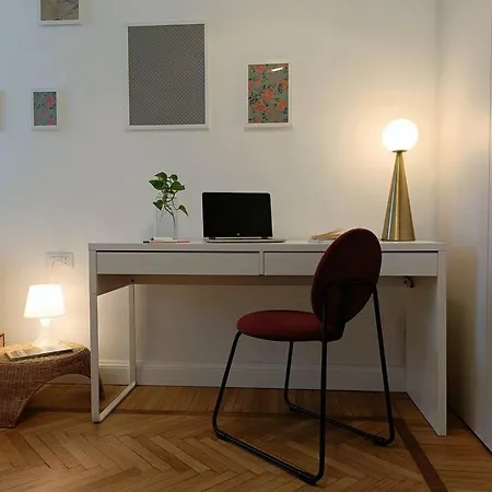 Stylish Flat Near Station And Center شقة كومو