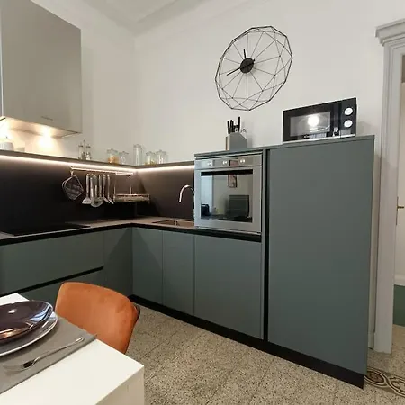 Apartment Stylish Flat Near Station And Center Como